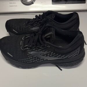 Brooks women’s Black Athletic Shoes